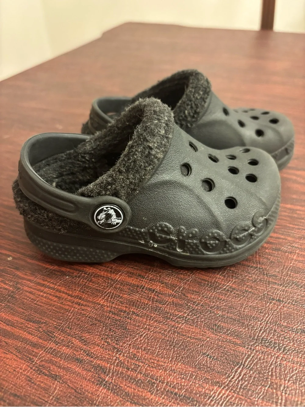 CROCS Kids Black Fleece-Lined Clogs